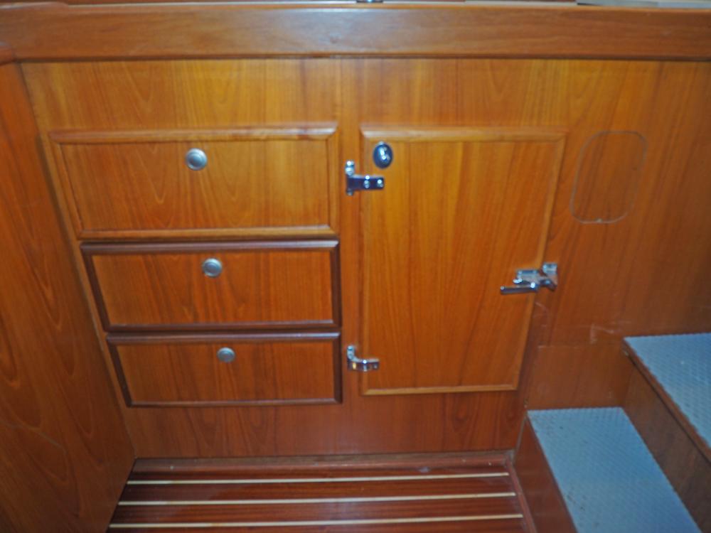 Saloon, Accommodation